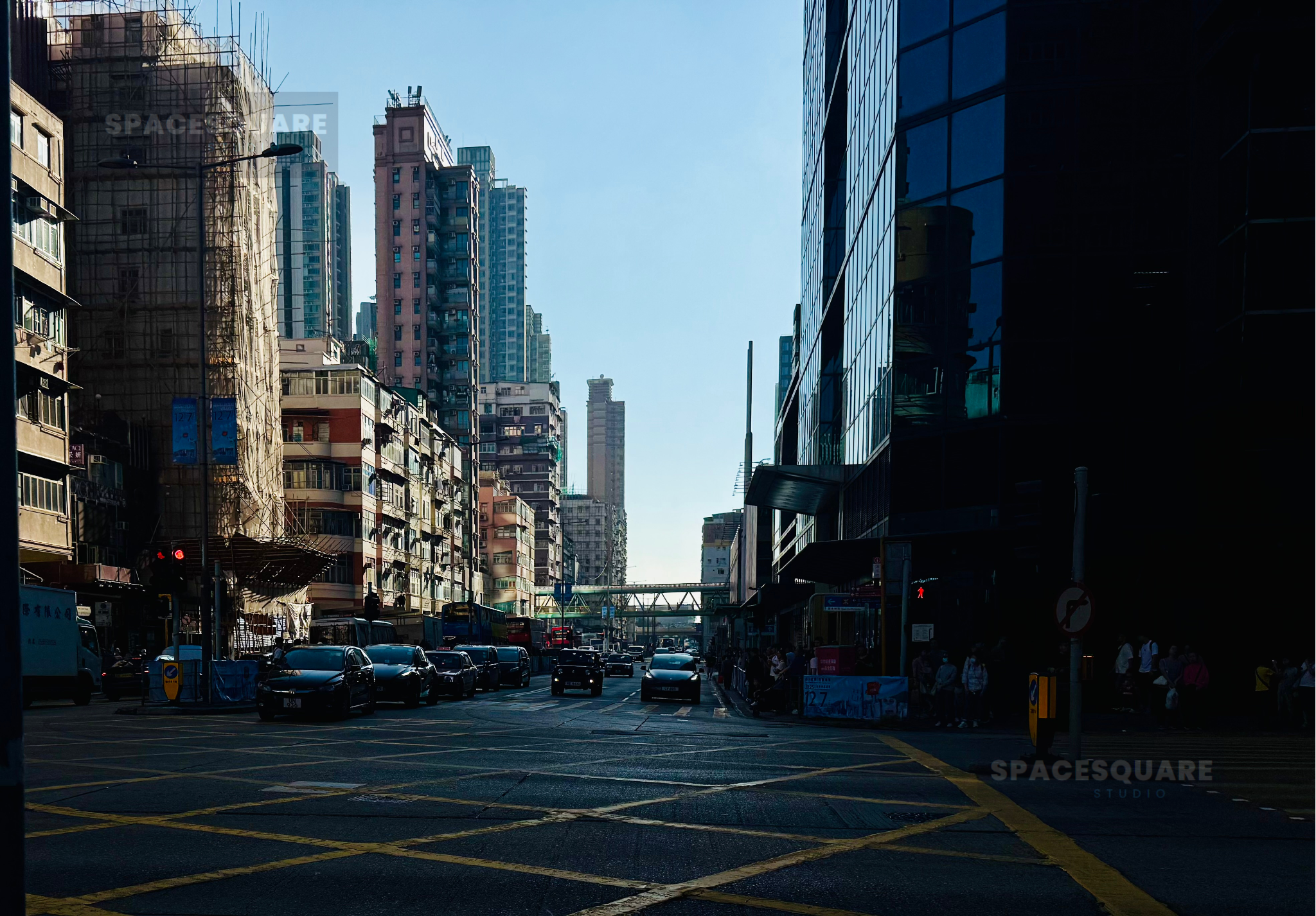 City in Contrast — Hong Kong street photography
